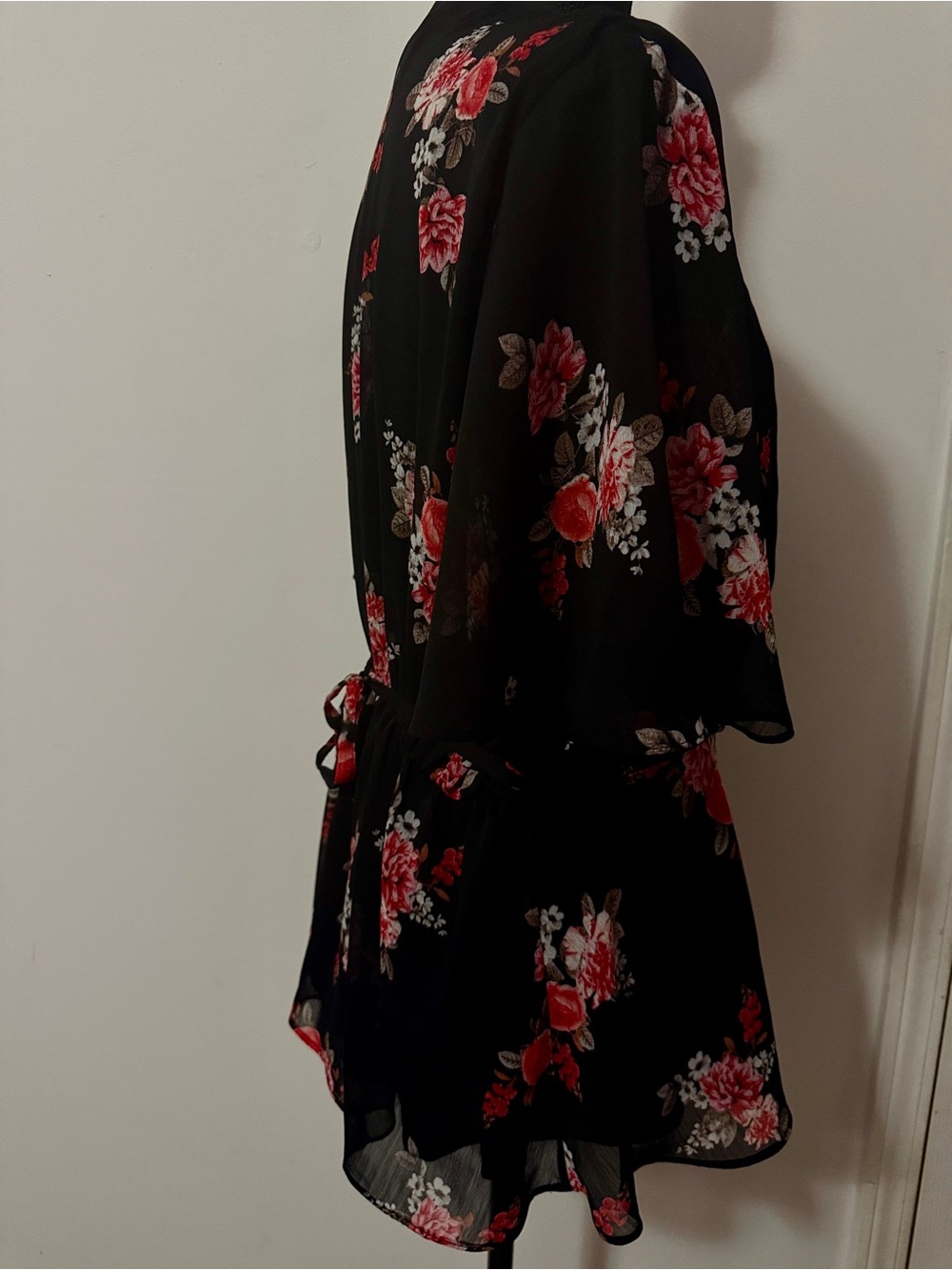City Chic Women’s Short Sleeve Black Floral Wrap Blouse-size 12 - Picture 3 of 6
